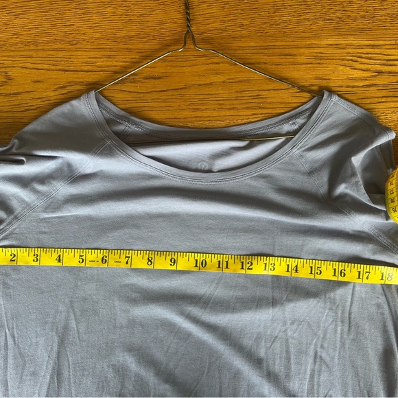 Lululemon emerald long sleeve - Picture 3 of 3